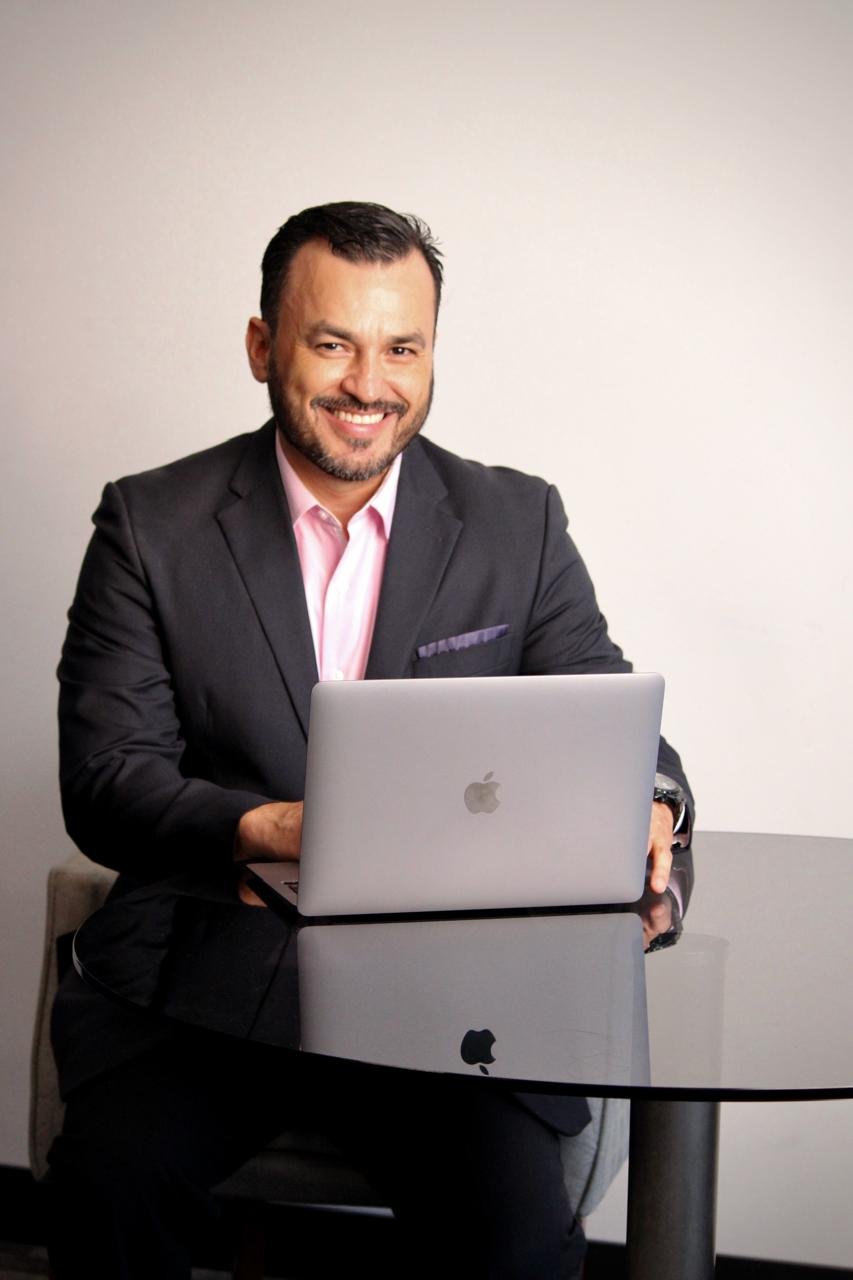 Retrato de José Luis, consultor financiero y de IA